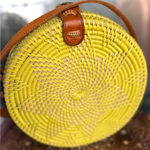 Street Level Yellow Woven Round Crossbody Bag Excellent Condition - Picture 7 of 13